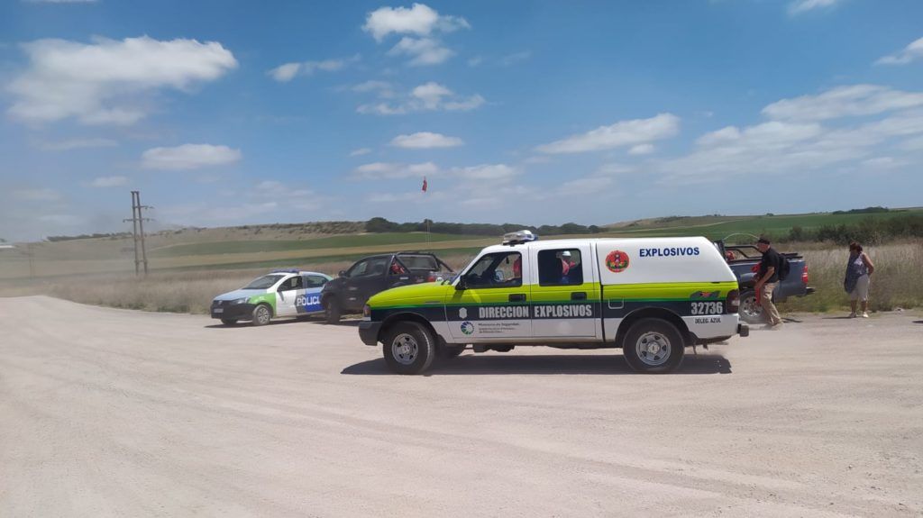 La División Explosivos de La Plata en la fábrica donde ayer ocurrió el estallido trágico. (El Popular)