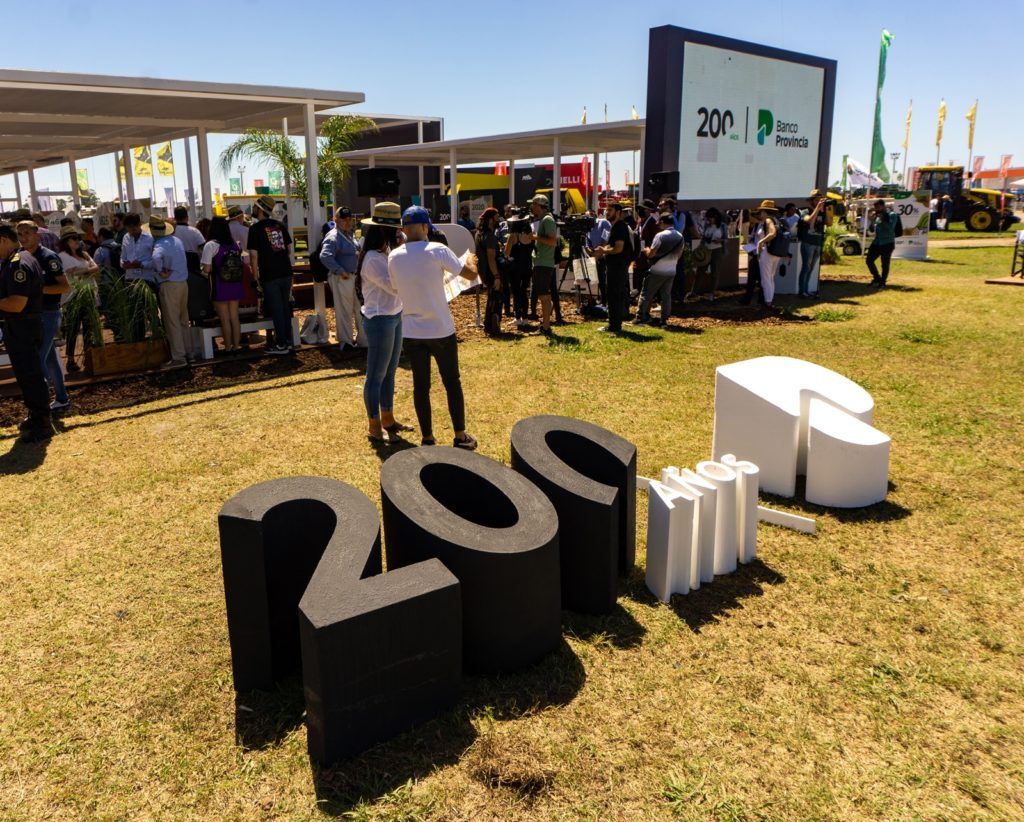 El stand del Bapro en Expoagro 2022 resalta la historia de la entidad bancaria provincial. (DIB/Marcelo Metayer)