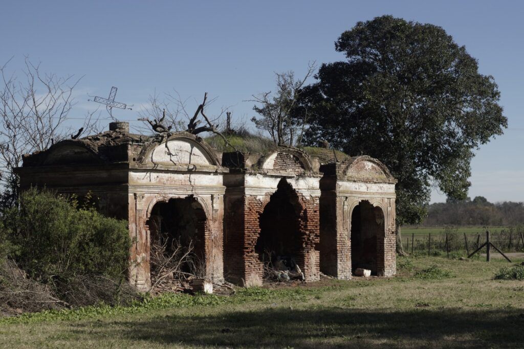 Restos de nicheras en el Cementerio del Sud. (DIB - Marcelo Metayer)