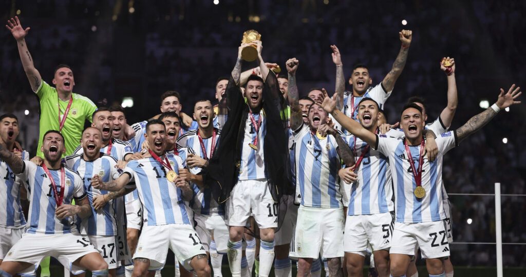 La selecci&oacute;n argentina de f&uacute;tbol, campe&oacute;n del mundo en Qatar 2022. - Xinhua -