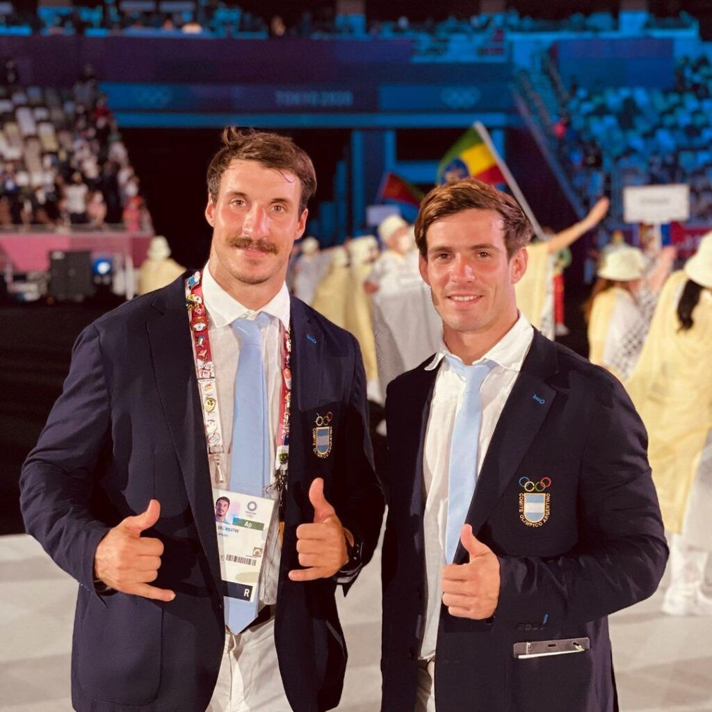 Felipe Del Mestre (izq.), el día de la ceremonia inaugural de Tokio 2020. - Instagram: @felidelmestre -