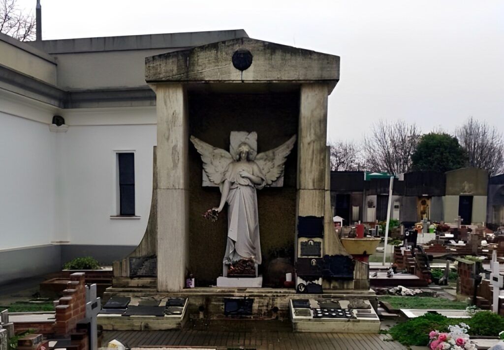 El Mausoleo de las Chicas, con el ángel donado por Jorge Kaudi. (Graciela Blanco)