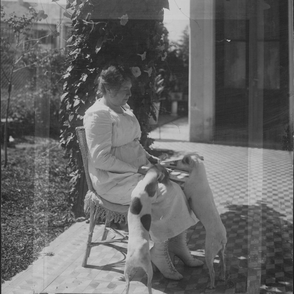 “La Lanteri” en su hogar, en una foto de 1919. (Archivo General de La Nación)