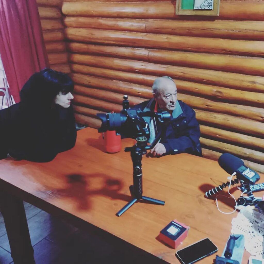 Lorena Sciarratta y Dionisio Llanca en Capilla del Monte, entrevistados por Damián y el equipo de "La Búsqueda".