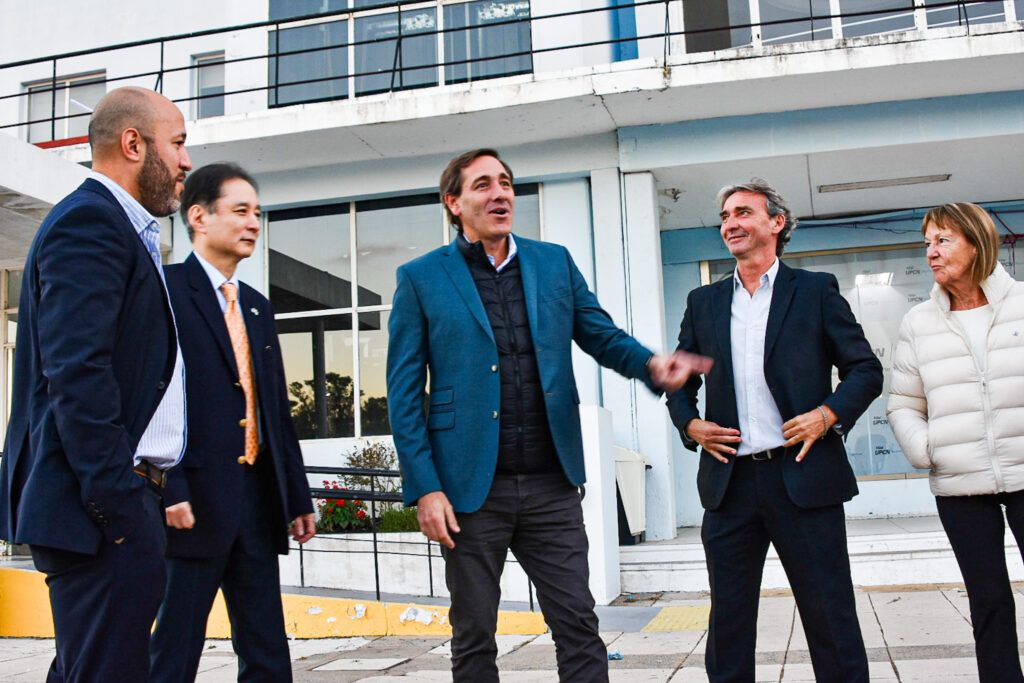 Julio Garro, el viernes en el Cenard, durante una donación de equipos de gimnasia realizada por Japón. - Embajada de Japón -