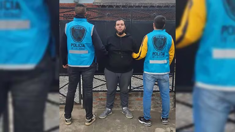 Abel Guzmán era buscado desde el 21 de marzo, cuando asesinó de un balazo al colorista Germán Medina en la peluquería en la que trabajaban, en Recoleta. - Archivo -