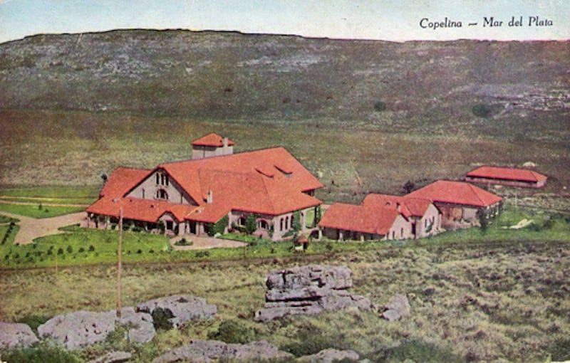 Una postal de época muestra la planta embotelladora.