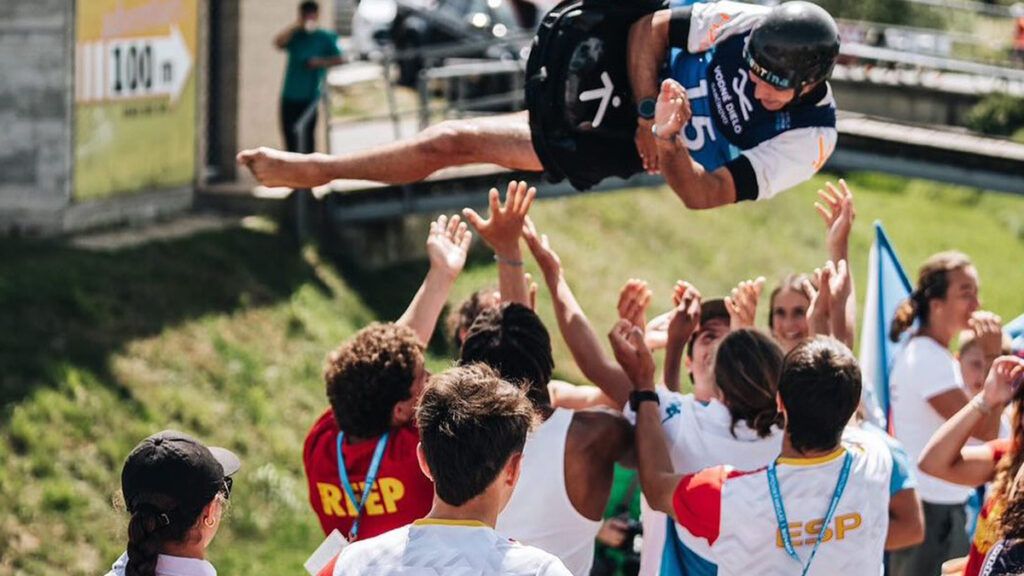 Por el aire, Manuel Tripano, el campeón mundial. - Instagram -