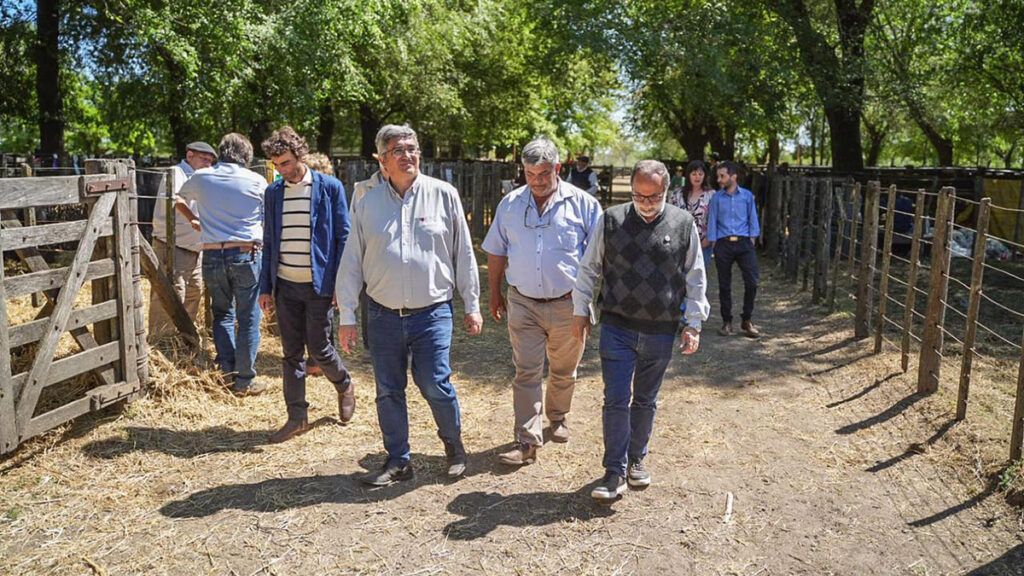 El ministro Javier Rodr&iacute;guez recorri&oacute; la Expo Rural Dolores que se lleva a cabo en el predio de la Sociedad Rural local.