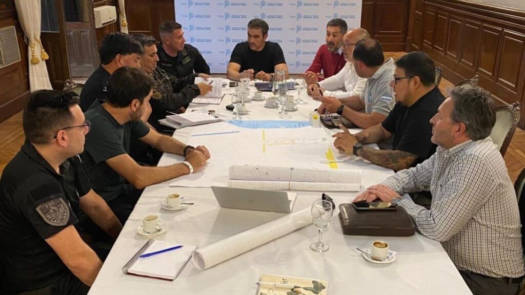 Funcionarios de Necochea viajaron a La Plata para reunirse con autoridades de Seguridad por el recital de La Renga. - Necochea -