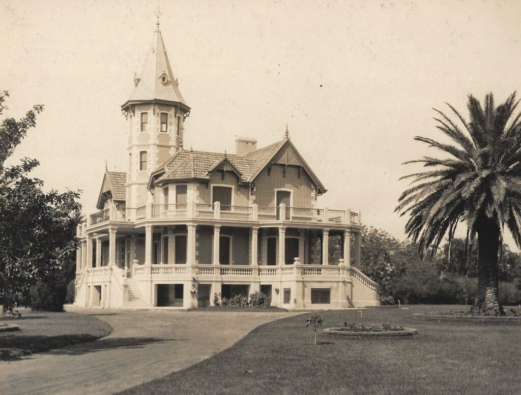 El castillo en sus primeros tiempos. (Instagram @laraquelestancia)
