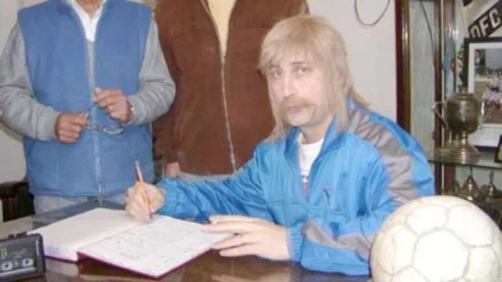 Eber Ludueña, durante su "incorporación" a Douglas Haig de Pergamino.