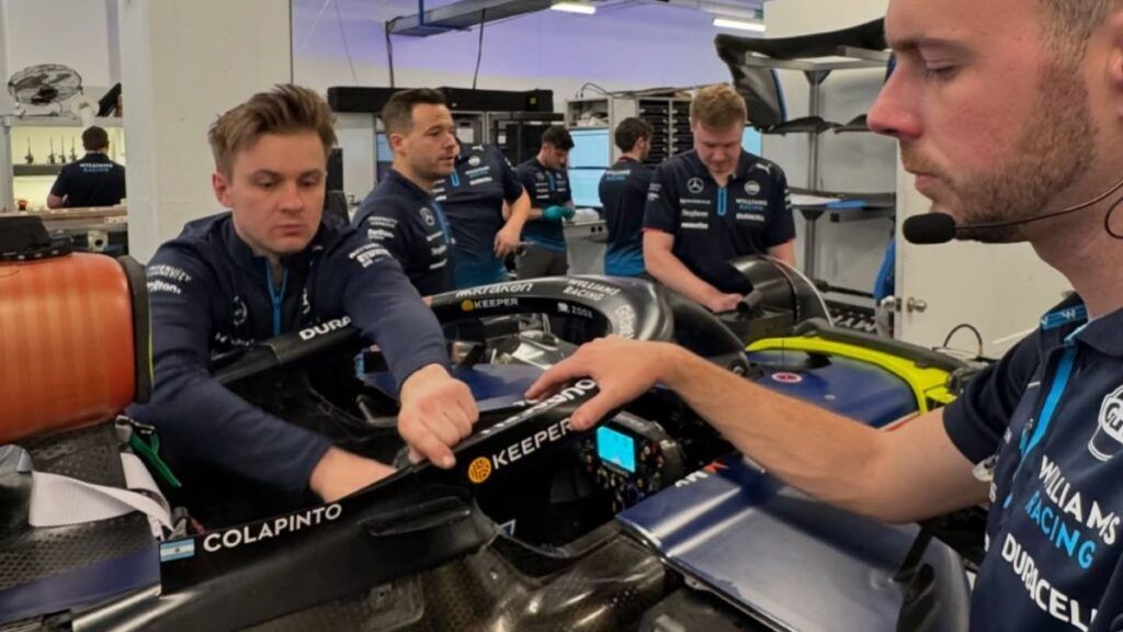El trabajo del equipo Williams para arreglar el Williams de Franco Colapinto. - Instagram -