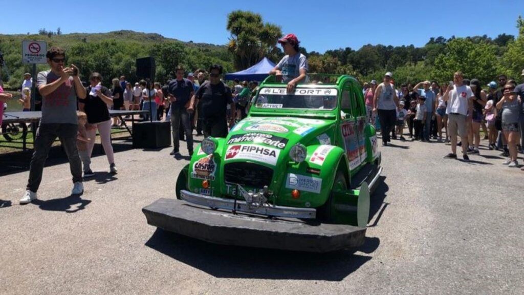 El Citro&euml;n 3CV que anda por tierra y por agua. - El Eco de Tandil -