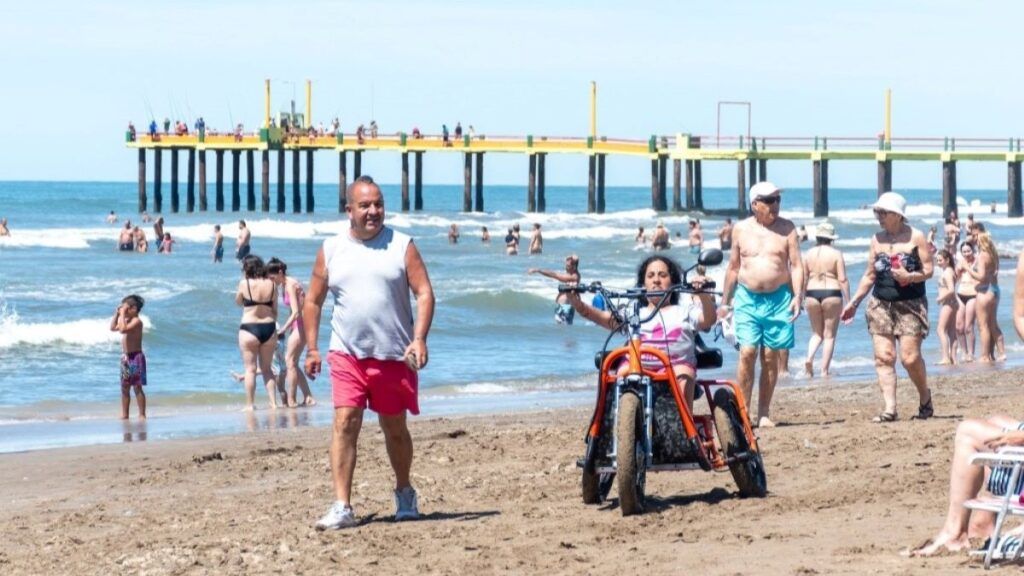 Triciclo eléctrico adaptado para personas con movilidad reducida. - El Mensajero de la Costa -