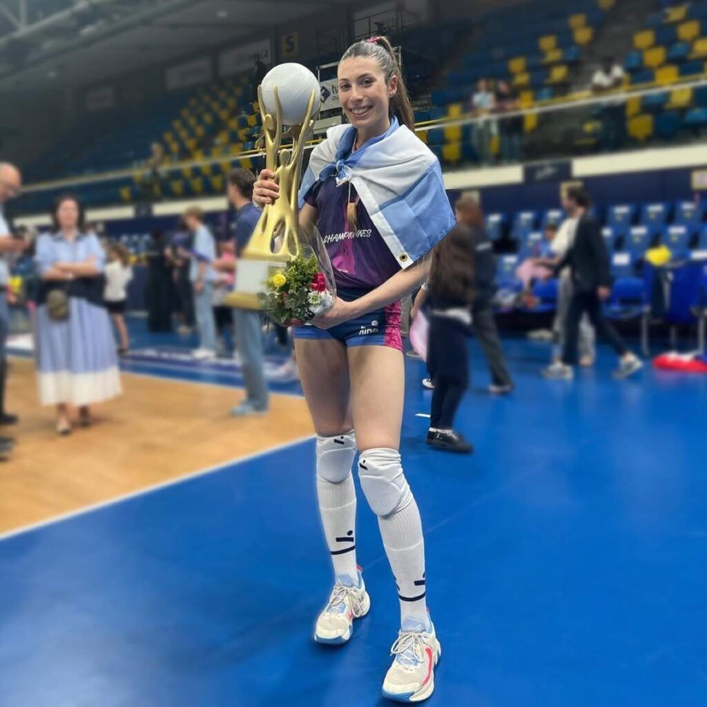 Avril García llegó esta temporada al Levallois París Saint Cloud Volley de Francia. - Instagram -