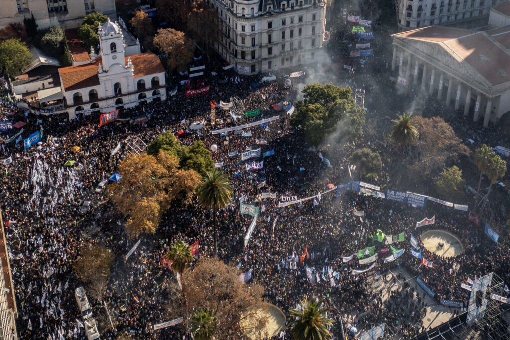 Una imagen aérea de la Plaza de Mayo, durante el evento. (Redes)