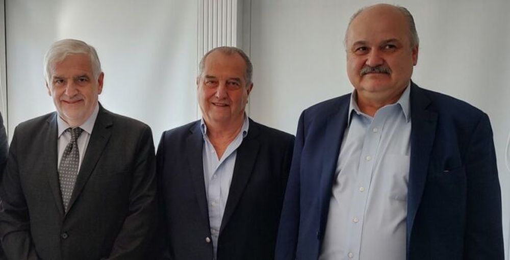 Fernando Vilella (izq.), secretario de Agricultura, Ganadería y Pesca, junto a Jorge Grimberg (centro) y Mario Ravettino (der.). - IPCVA -