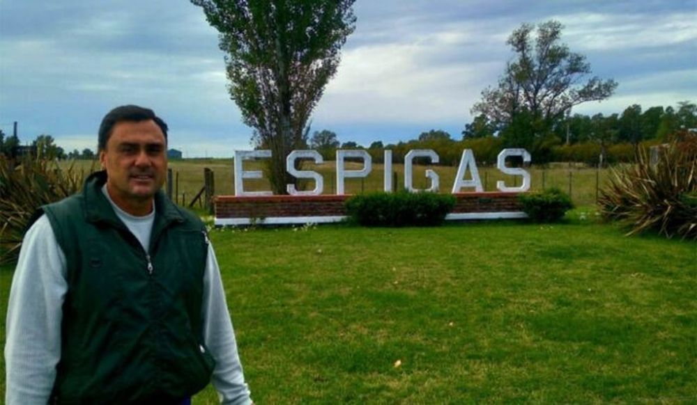 La cesión a los vecinos habría estado acompañada de la entrega de papeles con la firma del funcionario y el sello municipal, lo que destapó el escándalo.