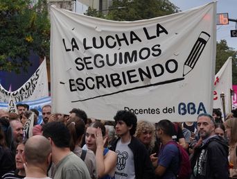 Una marcha de universitarios contra los recortes. Una marcha de universitarios contra los recortes.