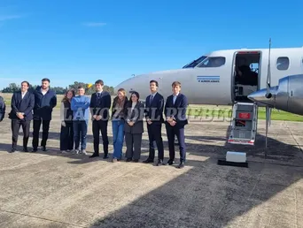Se inauguró el servicio aéreo comercial entre Buenos Aires y Tres Arroyos. Se inauguró el servicio aéreo comercial entre Buenos Aires y Tres Arroyos.