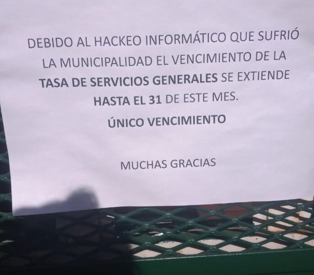 Un cartel en la Municipalidad de Morón que informa la situación. (DIB)