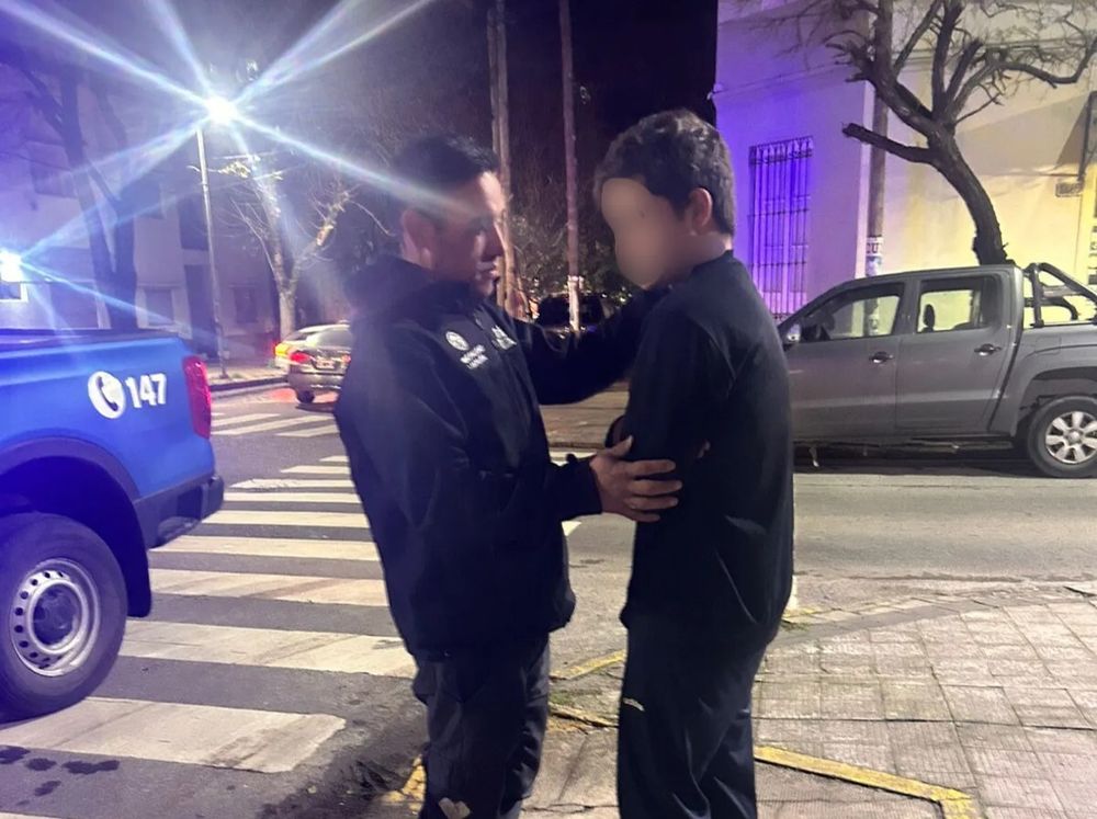 El momento en el que la Patrulla Municipal encuentra a “Goyo” Morgante. (Municipalidad de La Plata)