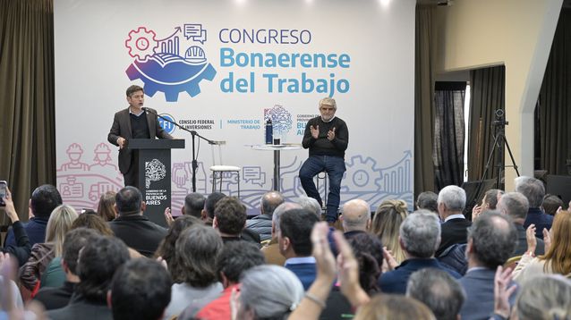 Kicillof con Correa, en el cierre del Primer Congreso Bonaerense del Trabajo, en Mar del Plata.&nbsp;