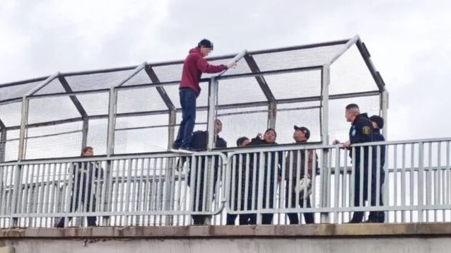El joven por fortuna fue disuadido por la Policía y puesto a resguardo.