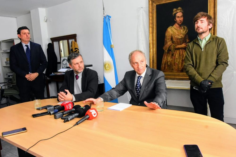 Exhibición en Mar del Plata del cuadro robado durante la Segunda Guerra Mundial, “Retrato de una dama”, del pintor italiano Giuseppe Ghislandi.