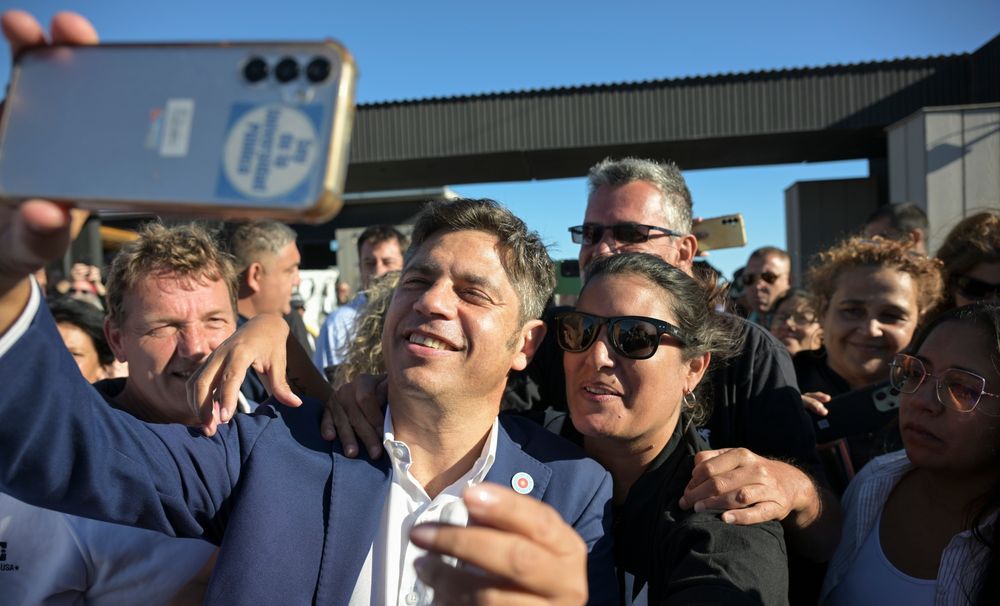 El gobernador Kicillof en su visita a Necochea.