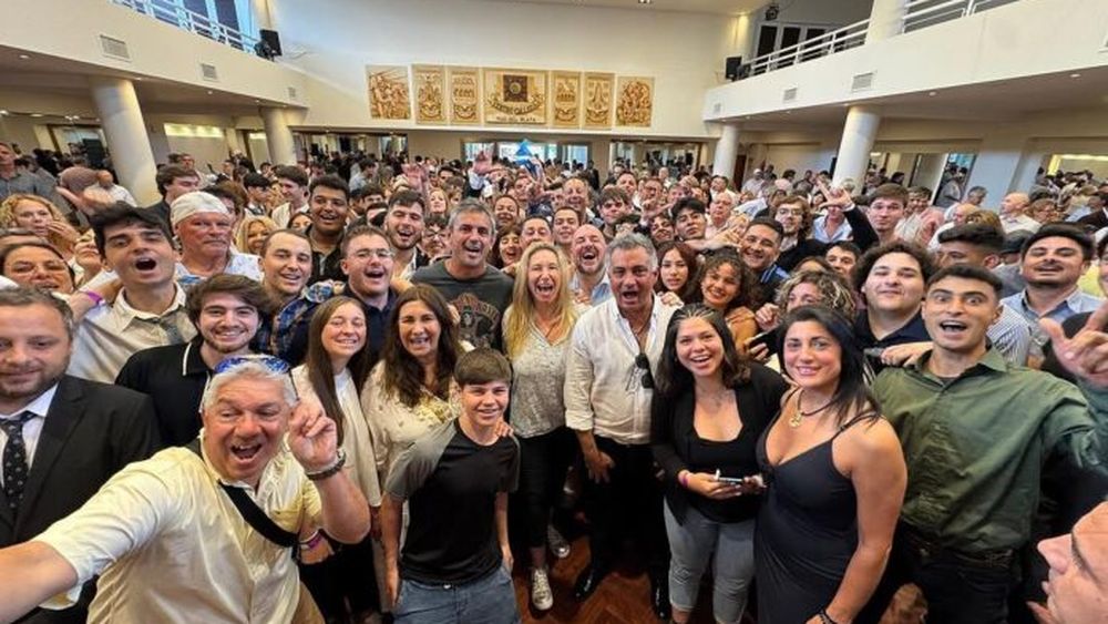 El acto de los libertarios en el Centro Gallego, en Mar del Plata. (Prensa LLA)