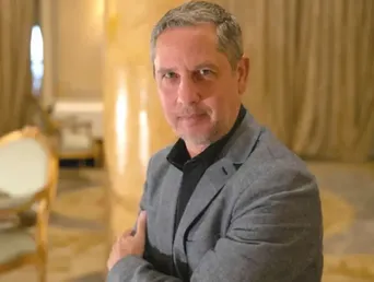 Guillermo Martínez, hijo pródigo de Bahía Blanca se presenta en la Feria del Libro. (Foto La Nueva) Guillermo Martínez, hijo pródigo de Bahía Blanca se presenta en la Feria del Libro. (Foto La Nueva)