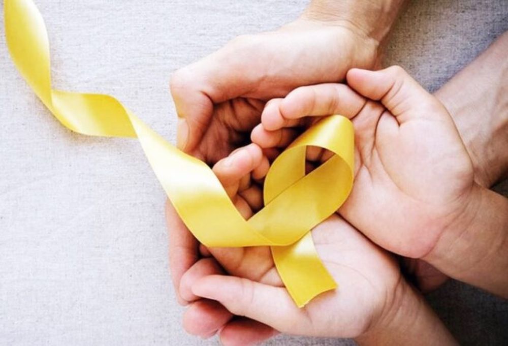 El lazo dorado es el símbolo del cáncer infantil, ya que el oro es un metal muy preciado y, como el oro, los niños son invaluables y fuertes para transitar la enfermedad.