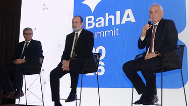 El presidente de la Unión Industrial de Bahía Blanca, Gustavo Elías, junto al interndente Federico Susbielles.