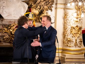 Diego Santilli al jurar ayer como ministro del Interior ante el presidente Javier Milei. Diego Santilli al jurar ayer como ministro del Interior ante el presidente Javier Milei.