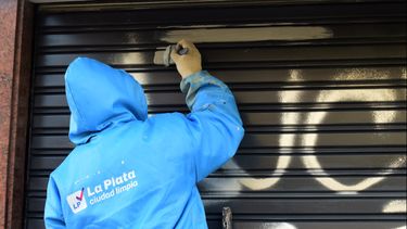 La Municipalidad de La Plata lleva adelante el Programa Ciudad Limpia.