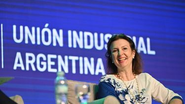 Diana Mondino en la conferencia de la UIA. (Télam)