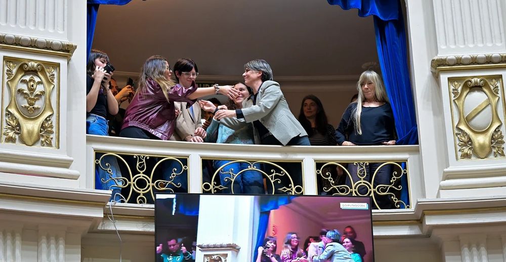 La familia de Ema celebró la media sanción en uno de los palcos.