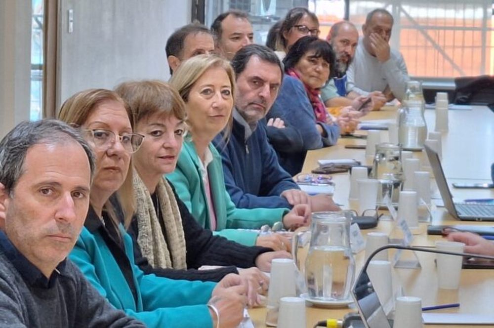 Una reunión de paritarias con los gremios docentes.&nbsp;
