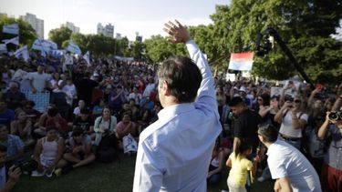 El gobernador Axel Kicillof en una mateada que formó parte de la construcción de su espacio político propio.