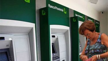 los jubilados y pensionados bonaerenses comienzan a cobrar el martes 30