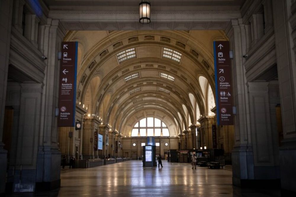 La estación de trenes Plaza Constitución durante un paro.(Xinhua/Martín Zabala)