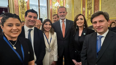 Abad y Villarruel junto al rey de España, Felipe VI.