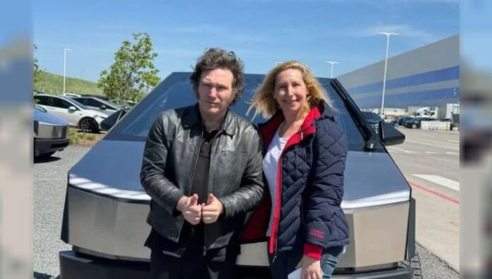 Mlei junto a su hermana, Karina.