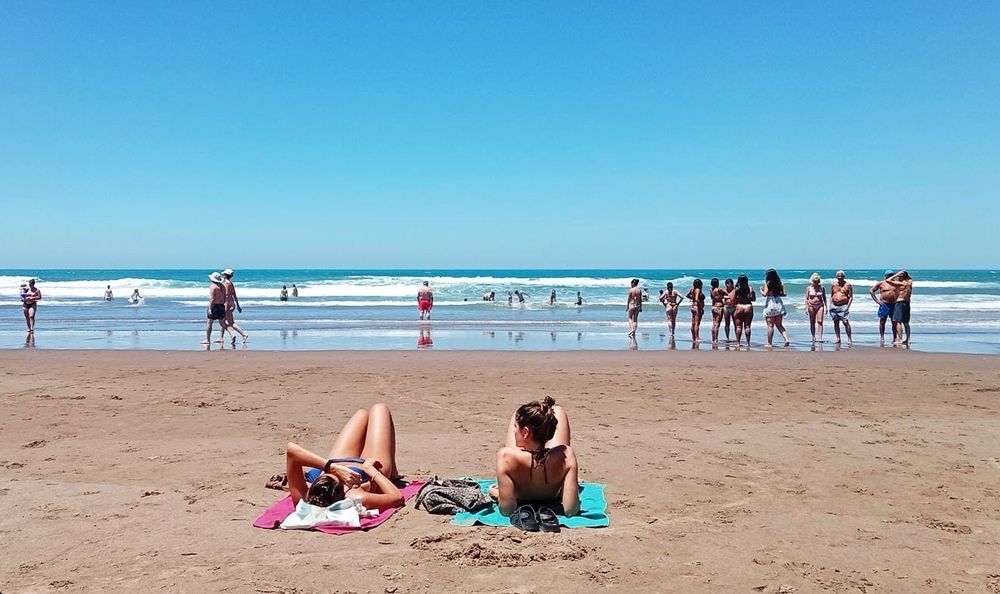 La exposición al sol siempre debe ser con cremas con factor de protección solar. 
