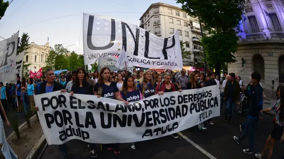 La Federación Nacional de Docentes Universitarios (Conadu) y la Conadu Histórica convocaron a un paro nacional de 72 horas para los días miércoles 12, jueves 13 y viernes 14 de noviembre. La Federación Nacional de Docentes Universitarios (Conadu) y la Conadu Histórica convocaron a un paro nacional de 72 horas para los días miércoles 12, jueves 13 y viernes 14 de noviembre.