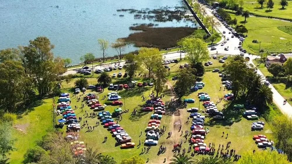 En Chascomús, en la zona del Fuerte San Juan Bautista, se congregaron cientos de seguidores de Chevrolet.