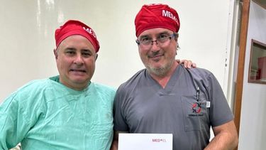 Los doctores Fernando Murcia y Valerio Vasconi, los responsables del implante coclear.