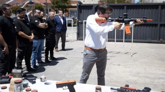 La Municipalidad de General Pueyrredon autorizó la adquisición de armas no letales. - La Capital -